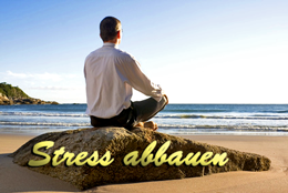 Stress abbauen durch Meditation am Strand
